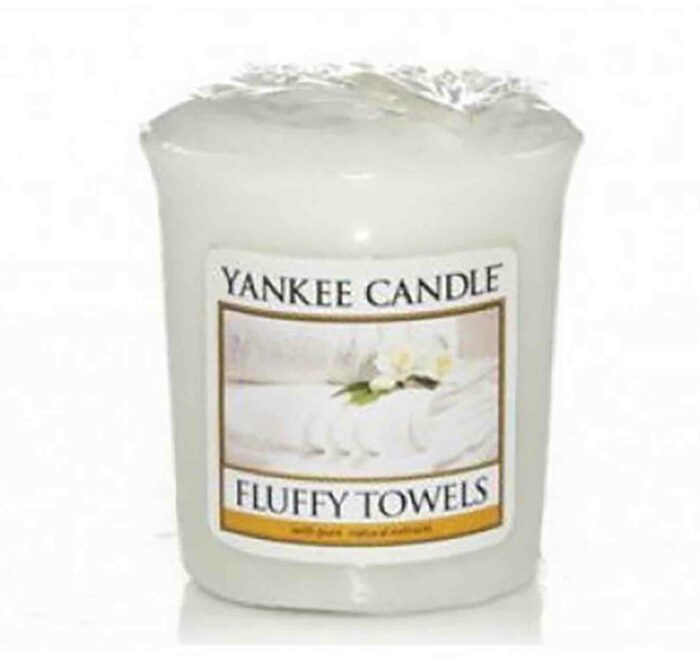 Yankee Candle Fluffy Towels 49 g votivní svíčka